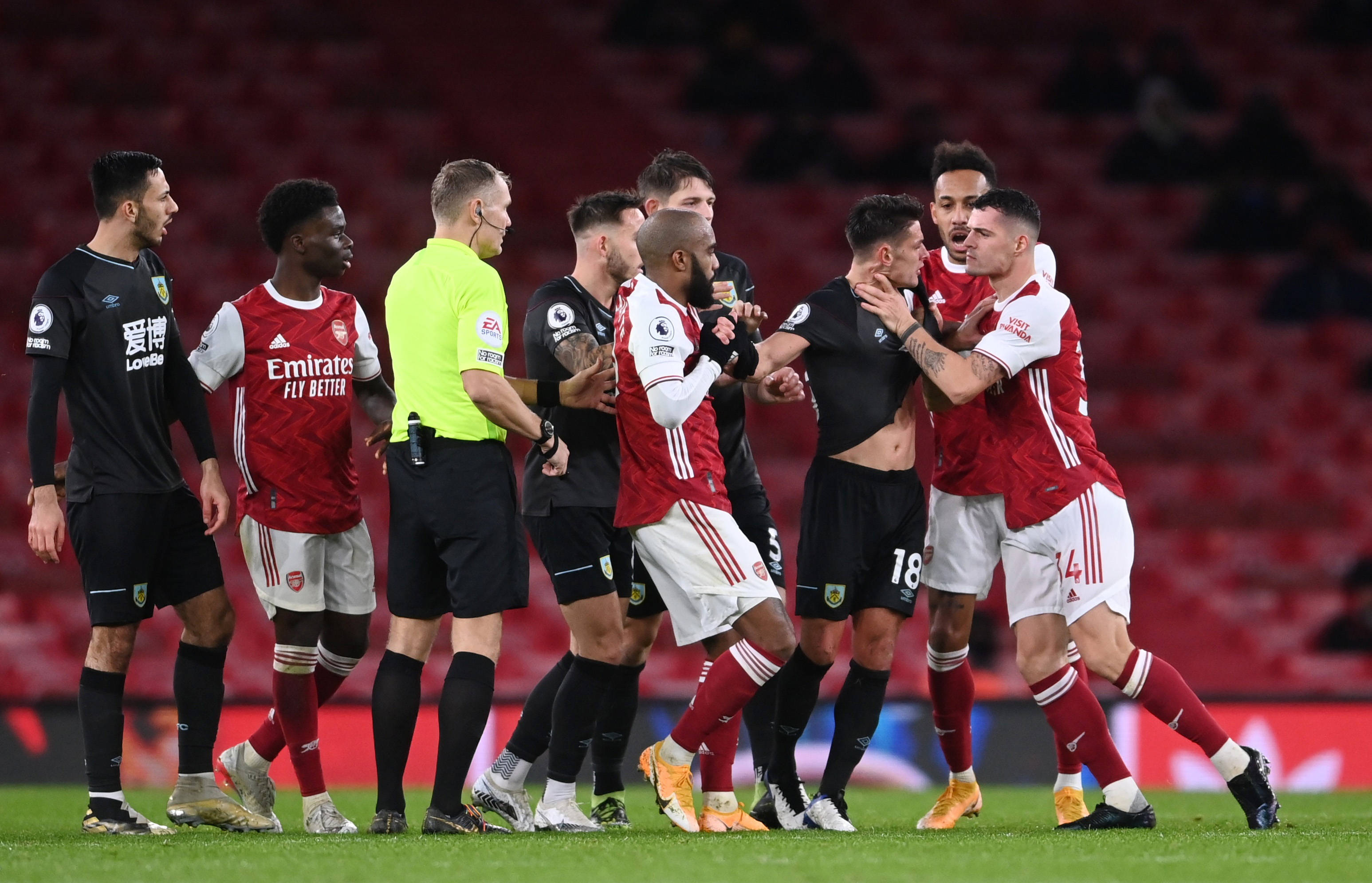 同时鼓励年 同时鼓励年